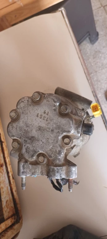 Compresseur clim 207 HDi retirer d'un moteur casse français. 