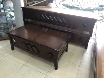 DEUX CANAPÉ COUFREE AVEC TABLE BASSE EN BOIS ROUGE