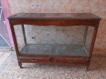 Aquarium 1,1m avec meuble d'origine avec couvercle sur pieds