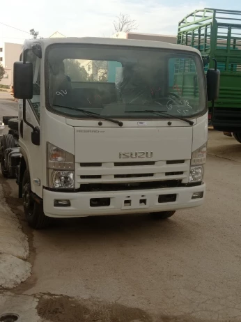 Isuzu NPR 2023