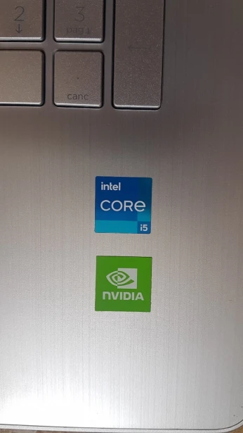 HP i5 11em + Nvidia MX 350 16gb Ram 512 SSD 17 pouce