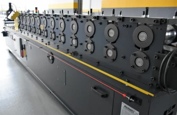 machine profileuse pour tout type de profilé pou rideaux métallique,volet roulant et porte de garage