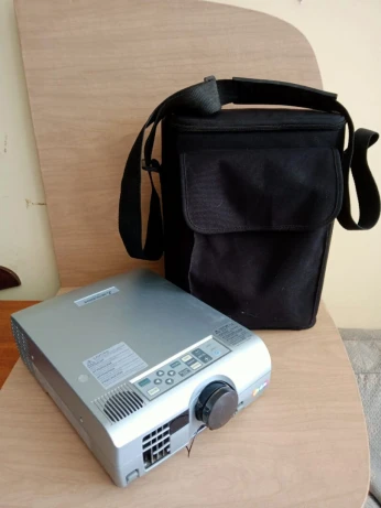 Data-Show video projecteur Mitsubishi XL1U avec sacoche