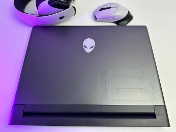 Alienware M16 R1 2023 + Mouse + Headset Alienware (PACK)