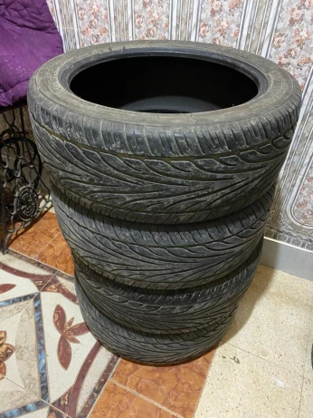 4 عجلات شبه جدد 255 45 20