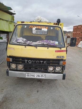 B 65 TOYOTA DYNA 1986