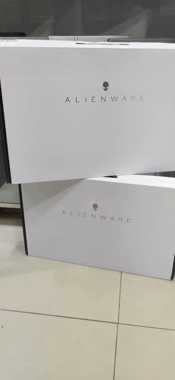 Alienware m17 R5 Ryzen9 6900HX/RTX 3070 Ti/ جديد كرطونة