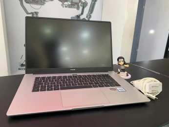 HUAWEI MATEBOOK D15 2019 AMD Ryzen™ 5 3500U avec graphiques Radeon™ Vega 8 8GB 256SSD 15"