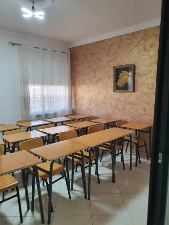Tables et chaises à vendre