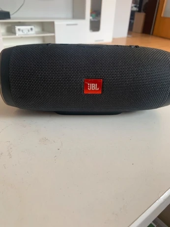 JBL charge essential