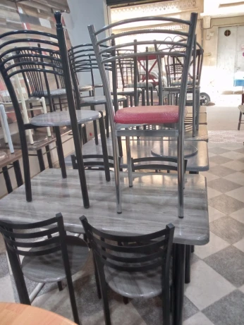 Tables et chaises tous les modèles
