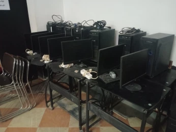 بيع اجهزة كمبيوتر مكتبي (مقهى انترنت)
