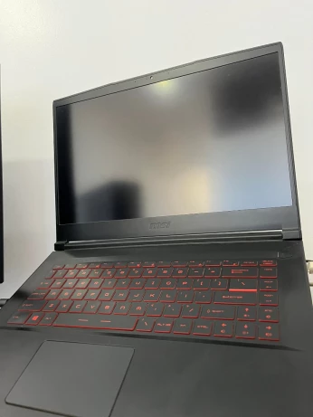 MSI GF65 THIN 9SD i5 9300h / GTX 1660ti / 16GB RAM / 512GB SSD / 120hz screen