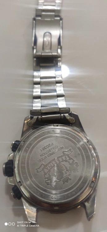 Une montre d' homme