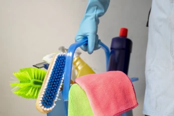 Femme De Ménage À Domicile - Service de nettoyage 