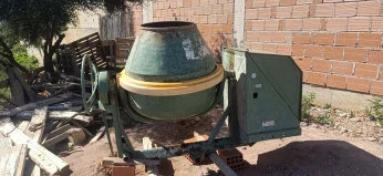 bétonnière Umacon U-250 Moteur a essence 361L
