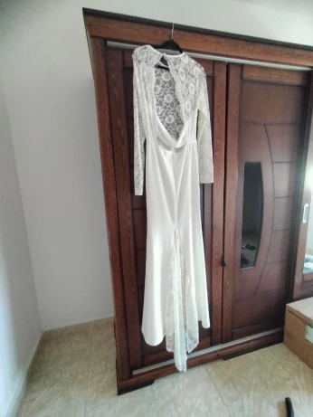 Robe blanche très simple