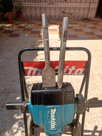 Marteau piqueur MAKITA