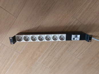 Bandeau d'alimentation 6 prises avec disjoncteur différentiel 16A