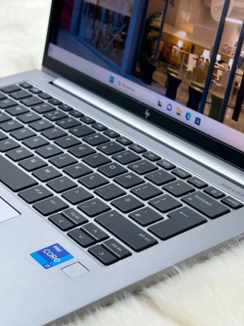 HP ZBOOK FIREFLY 14 G9 I7 1255U 16GO DDR5 4800MHZ DISK 512GO SSD NVIDIA T550 4GO GDDR6