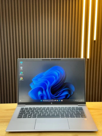 HP ZBOOK FIREFLY G10 RYZEN 7 PRO 7840HS 32GB 512 SSD