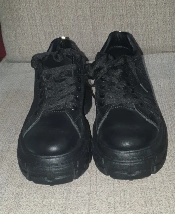 08 Paires de Baskets en promotion