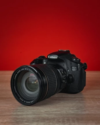 Canon eos 60D Avec Lens canon 17-55 mm f 2.8