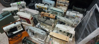 Lot de 19 machines à coudre