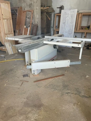 Machine minuiserie