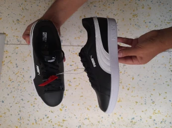 حذاء للبيع puma original كعبة هابطة كآبة جديد خلاص موش ملبوس pointure 43 couleur noir et blanc