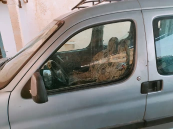 Peugeot برتنار 1.9d 2003 فيتري عايلية