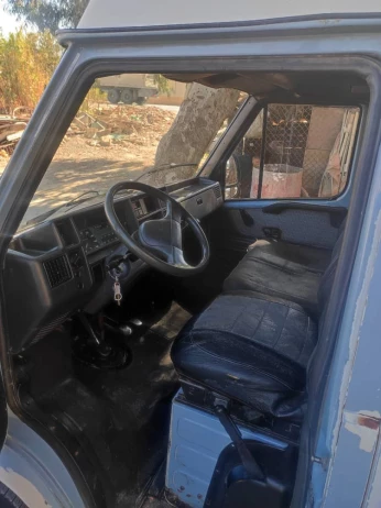 J5 Peugeot 1990