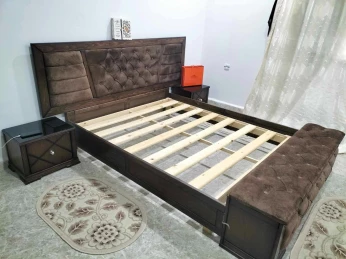 Chambre à coucher bois rouge luxe comme neuf