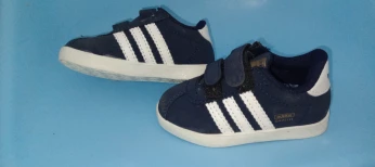 Baskets pointure 22