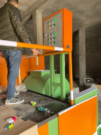 Machine de fabrication de plateaux à œufs
