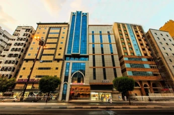 omra عمرة شهر جانفي رحلات غير مباشرة ابتداءا من 149000دج
