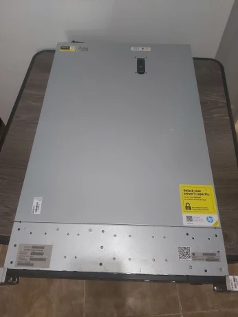 Serveur HP DL380p Gen 8/2processeurs E5-2690V2(10C/20T),Ram 64 G et 2 HDD de 450 GB