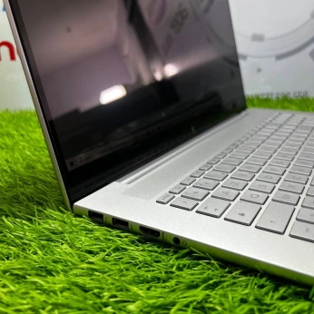 HP ENVY 17 CORE I7-1260P 16GB 512SSD 17*
