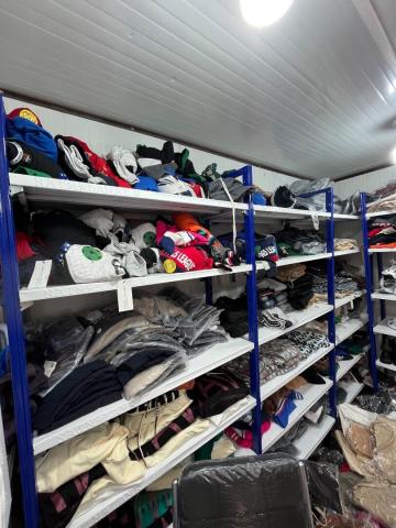 Lot de 600 pièces vêtements enfants et hommes Alger El biar