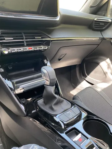 Peugeot 2008 2025 GT 5