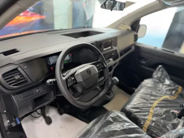 Peugeot Traveller Expert 2025 7