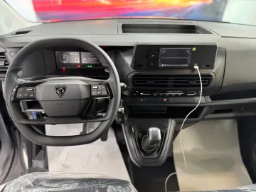 Peugeot Traveller Expert 2025 8