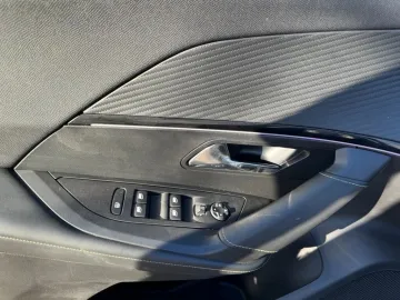 Peugeot 2008 2024 GT 6