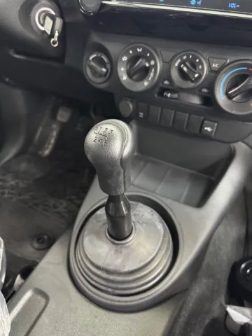 Toyota Hilux 4x4 2025 13