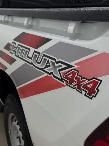 Toyota Hilux 4x4 2025 9