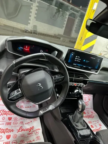 Peugeot 208 2023 GT 5