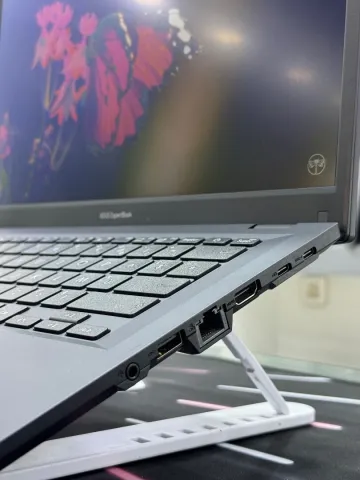 Asus expertbook 5