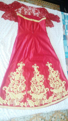 tenues-traditionnelles-gandoura-fetla-chargee-sur-satin-duchesse-rouge-annaba-algerie