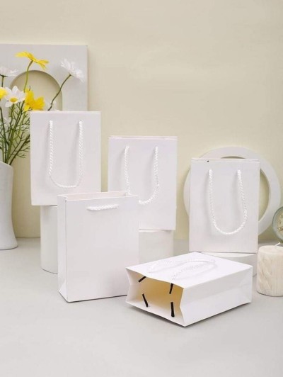 اكياس ورقية بعدة احجام مختلفة  sac en papier uni tout les couler 