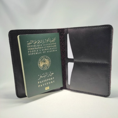 آخر-porte-passeport-en-cuir-de-la-marque-lekwir-برج-منايل-بومرداس-الجزائر